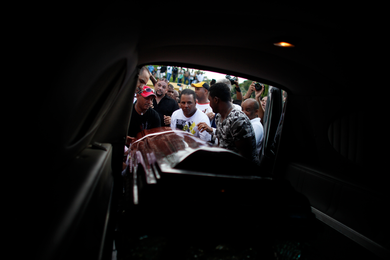Illustration for article titled Striking Images From Oscar Taveras's Funeral In The Dominican Republic